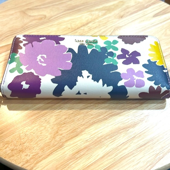 NBU Kate spade wallet - Picture 1 of 4